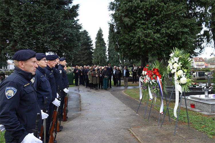 Slika /PU_KK/Vijesti/2023/10/Blagdan Svih svetih (2).JPG